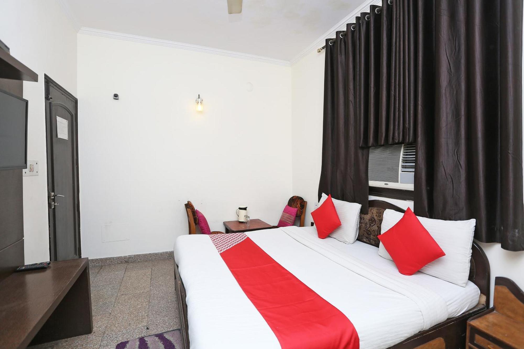 Oyo 8188 Vardhmaan Inn Delhi  Exterior photo