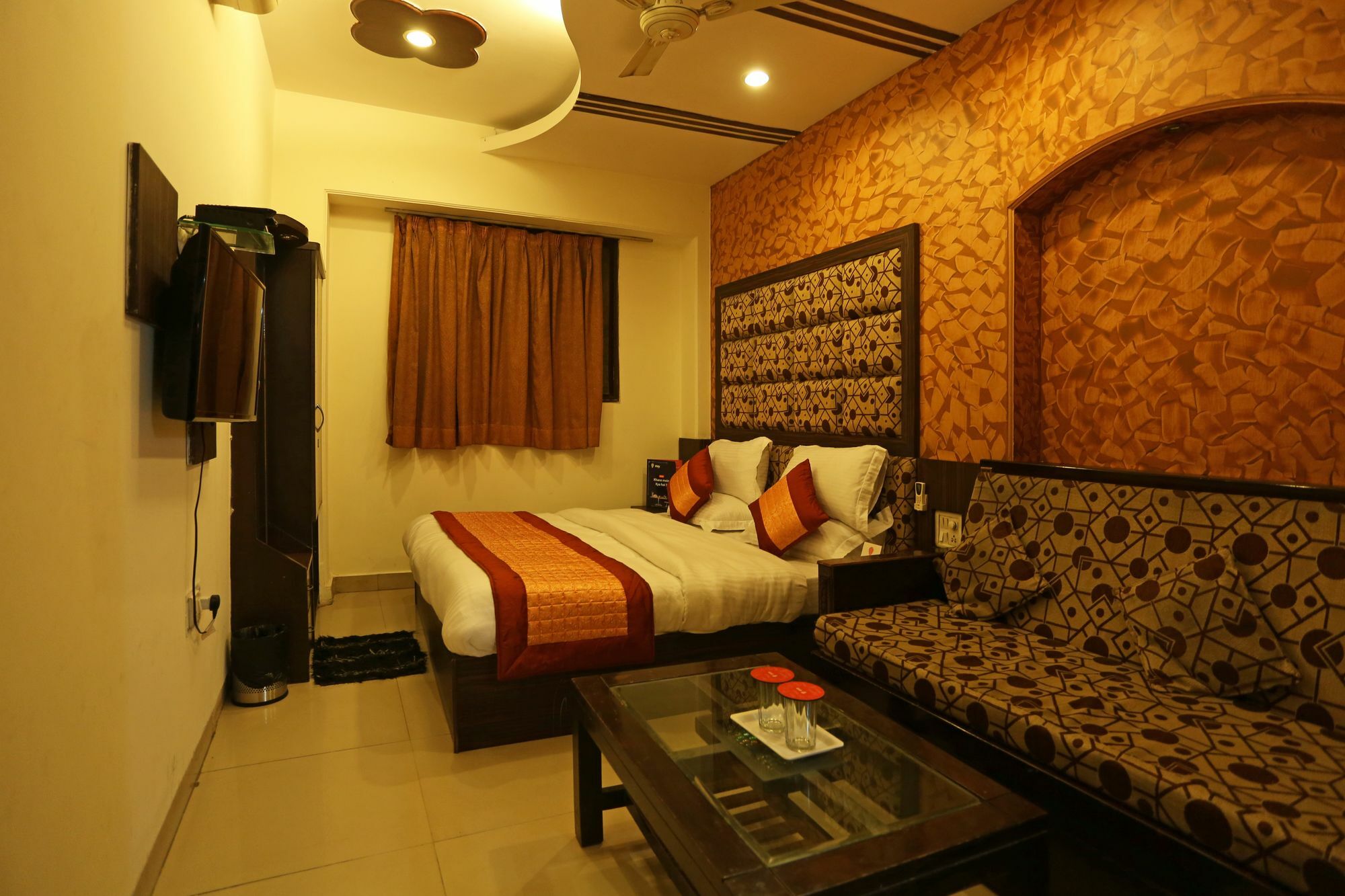 Oyo 8188 Vardhmaan Inn Delhi  Exterior photo